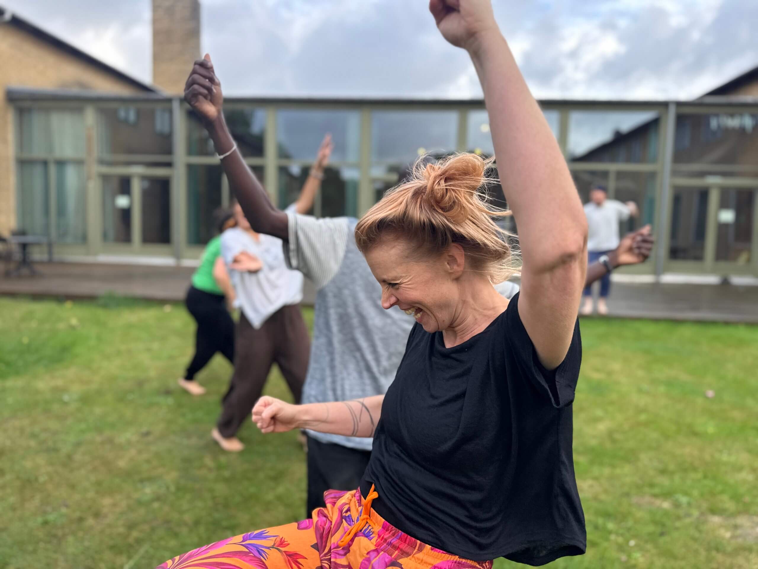 Ned I kroppen - Ud i verden